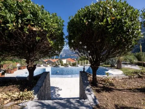 Sale, house, 450m², Kotor, Crna Gora - image 13