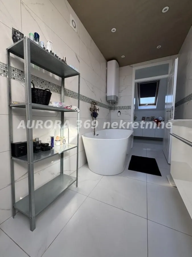 Sale, four bedroom apartment, 130m², Ruma, Srbija