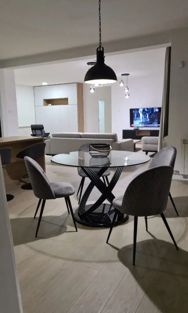 Prodaja, četvorosoban stan, 180m², Dedinje Beli Dvor, Dedinje Sve Podlokacije