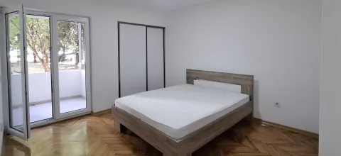 Prodaja, dvosoban stan, 60m², Centar, Bar - image 8