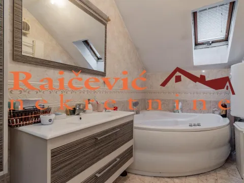 Prodaja, četvorosoban stan, 202m², Centar, Kruševac - image 13