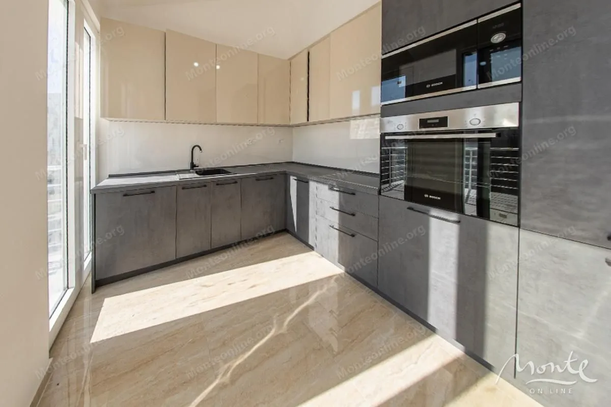 Prodaja, dvosoban stan, 74m², Đenovići, Herceg Novi