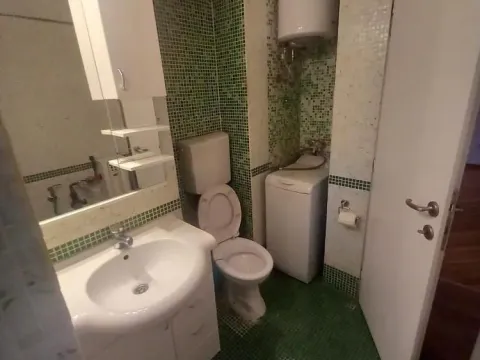 Izdavanje, trosoban stan, 65m², Stari Grad, Beograd - image 5