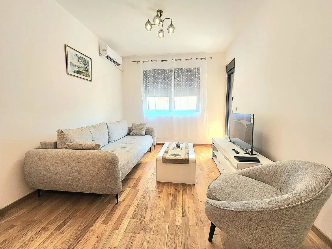 Rent, one bedroom apartment, 43m², Podkošljun, Budva