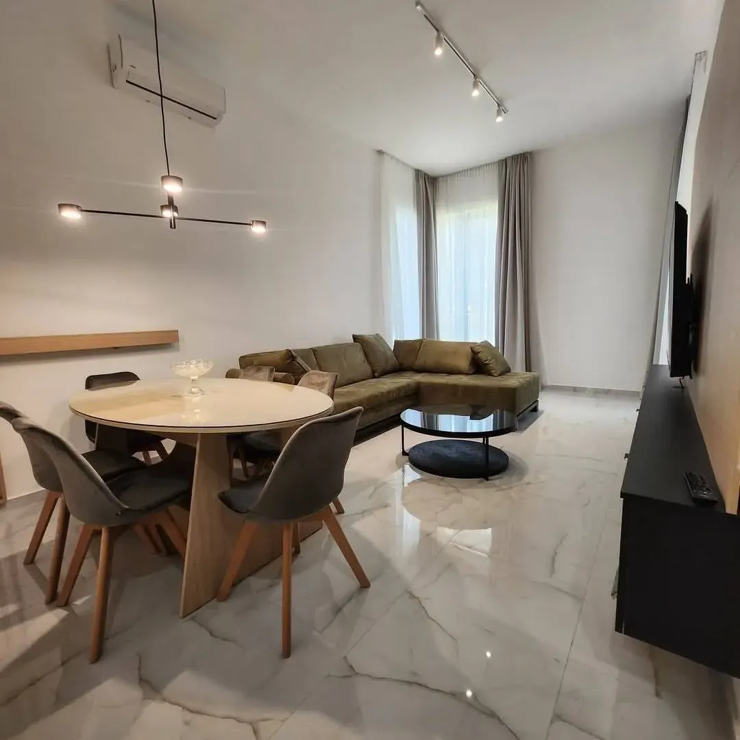 Izdavanje, dvosoban stan, 73m², Lastva Grbaljska, Kotor