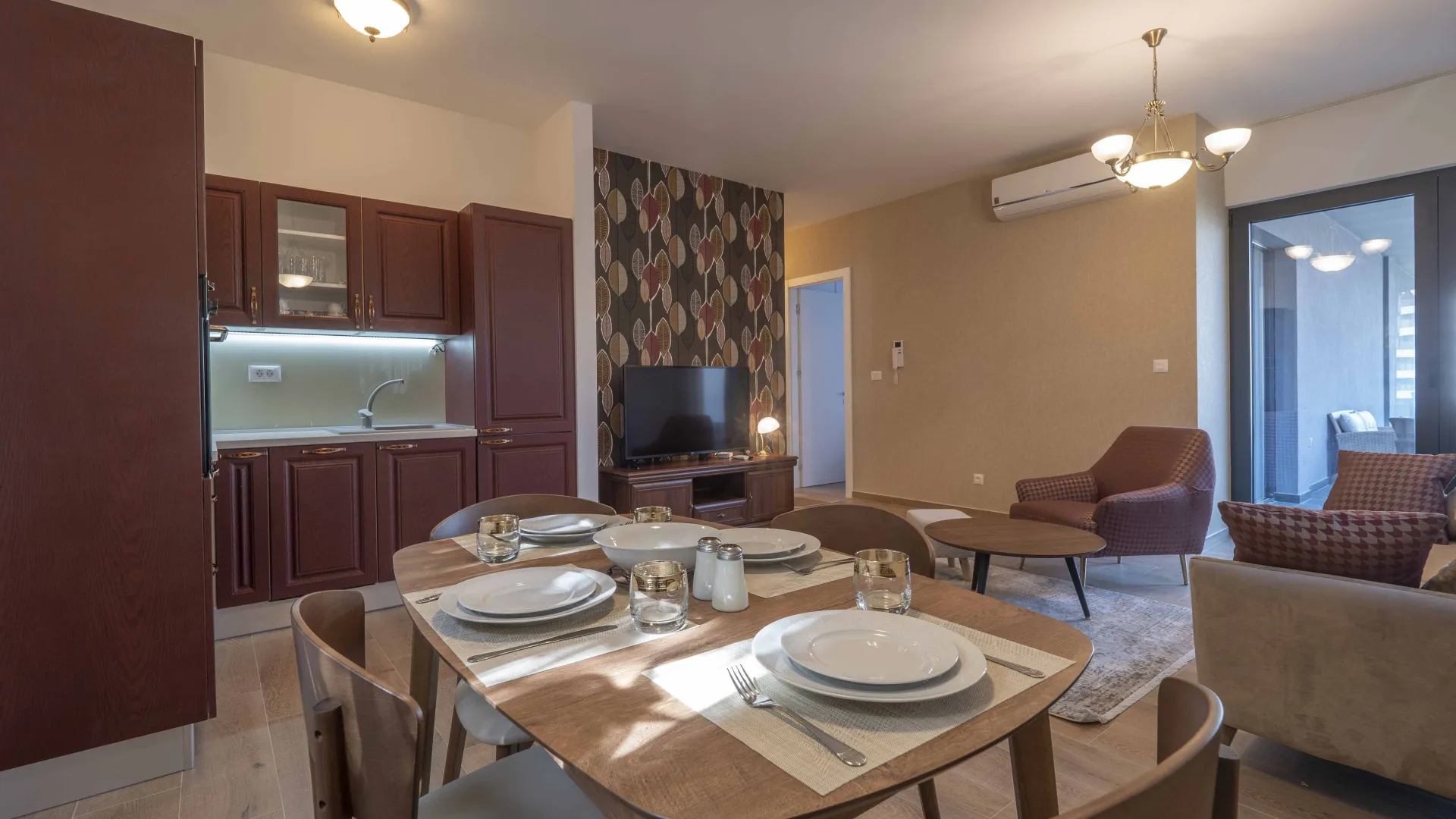 Izdavanje, dvosoban stan, 80m², Gospoština, Budva