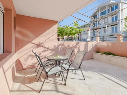 Izdavanje, dvosoban stan, 70m², Dumidran, Tivat - image 7