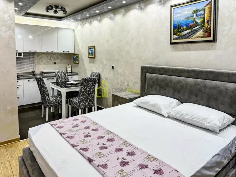 Izdavanje, garsonjera, 38m², Pržno, Budva - image 5