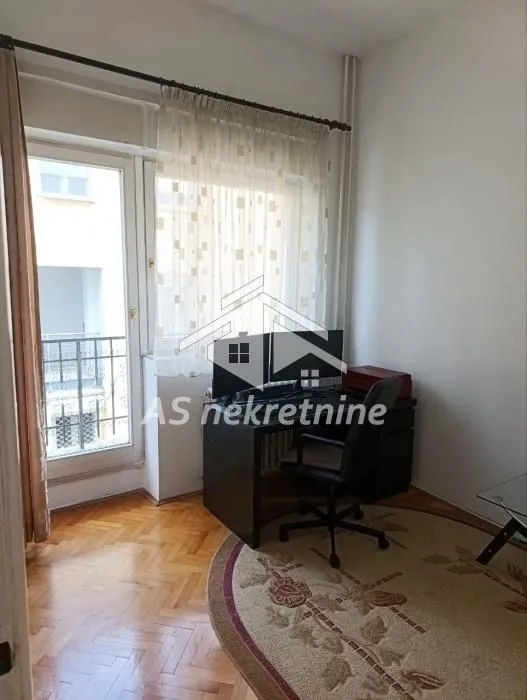 Izdavanje, trosoban stan, 80m², Savski Venac, Beograd