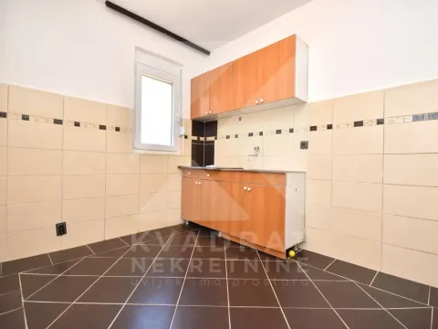 Izdavanje, dvosoban stan, 70m², Gornja Gorica, Podgorica - image 2