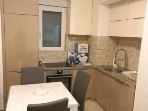 Izdavanje, dvosoban stan, 55m², Stari Aerodrom, Podgorica - image 2