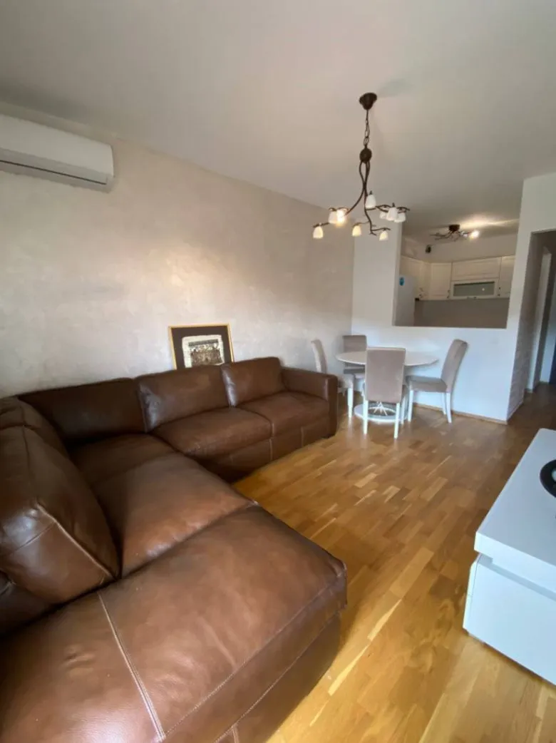 Izdavanje, jednosoban stan, 51m², Budva, Crna Gora