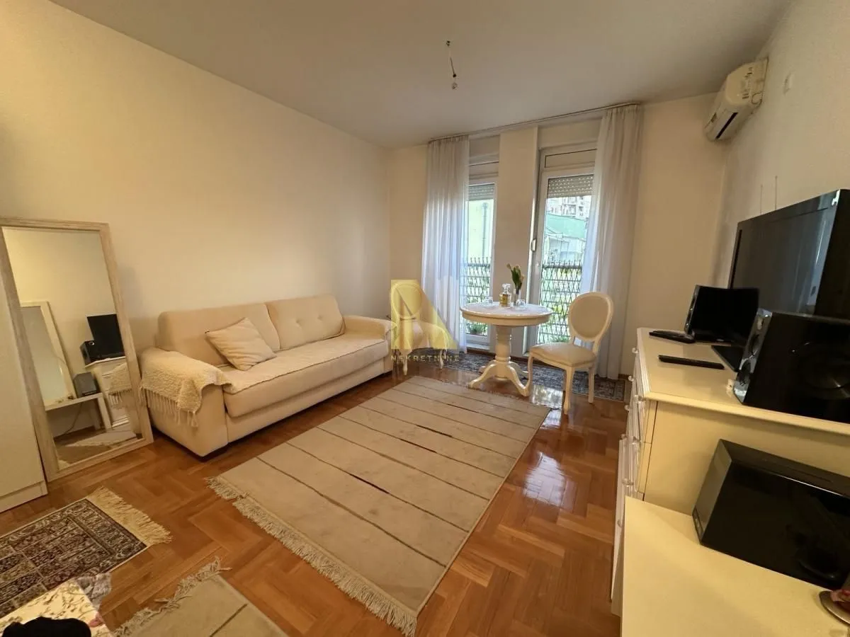 Prodaja, garsonjera, 24m², Bulevar Evrope, Novi Sad Sve Podlokacije