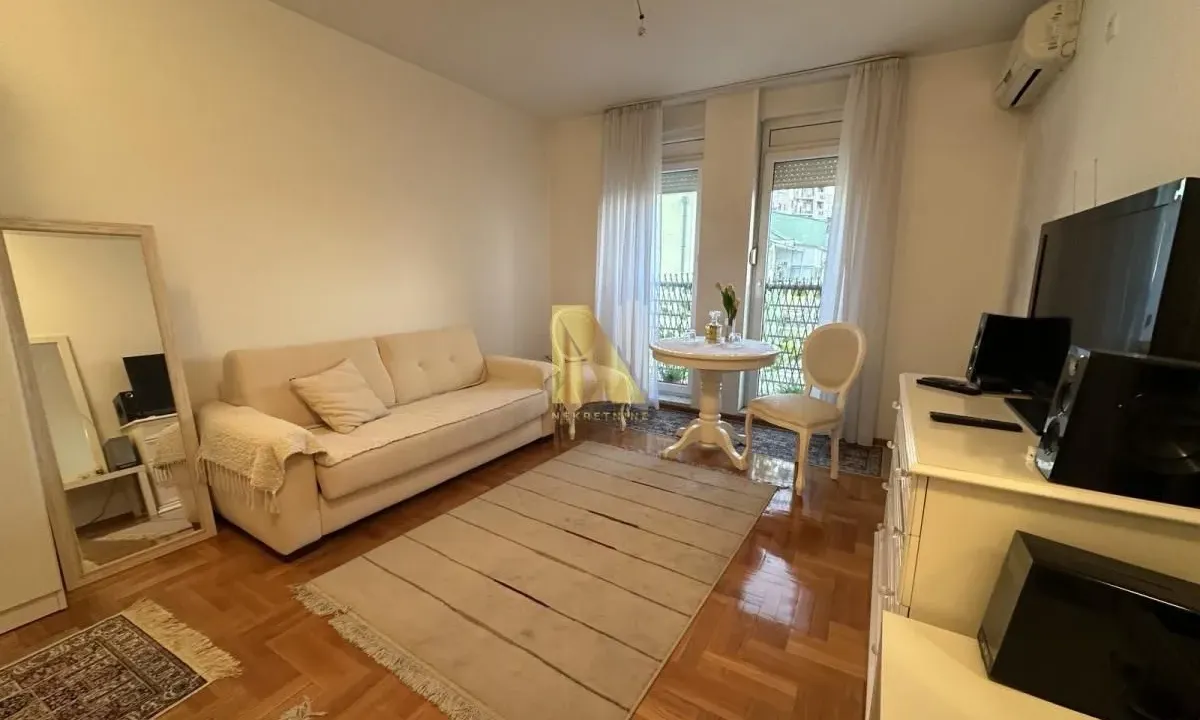Prodaja, garsonjera, 24m², Bulevar Evrope, Novi Sad Sve Podlokacije