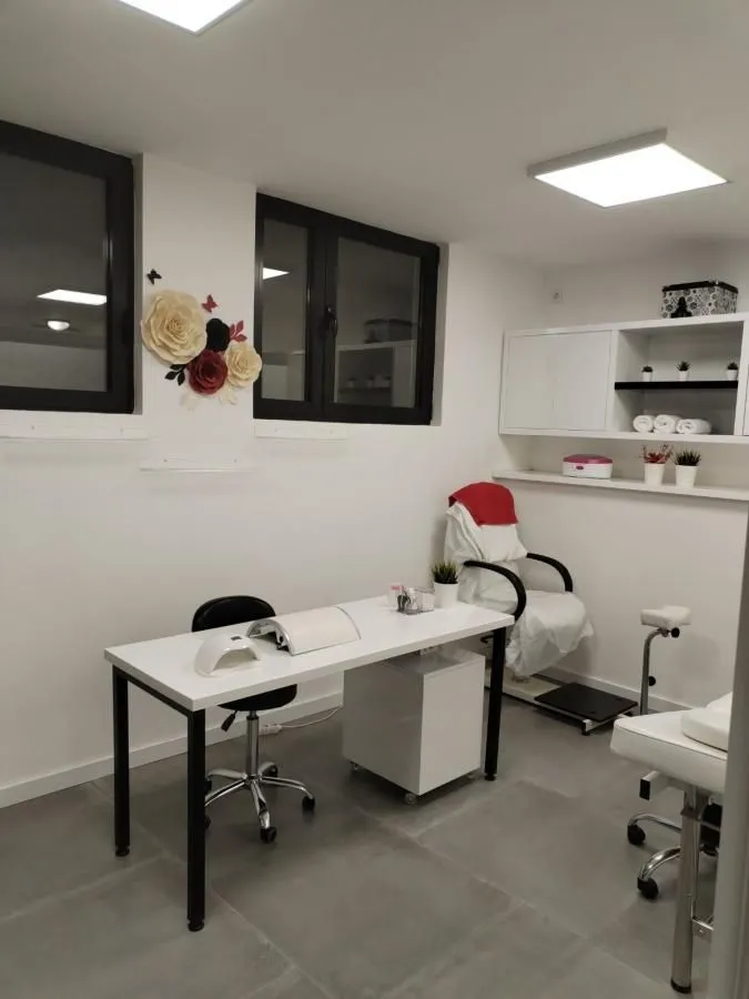 Izdavanje, poslovni prostor, 58m², Crveni Krst, Beograd