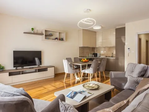 Izdavanje, dvosoban stan, 82m², Pržno, Budva - image 2