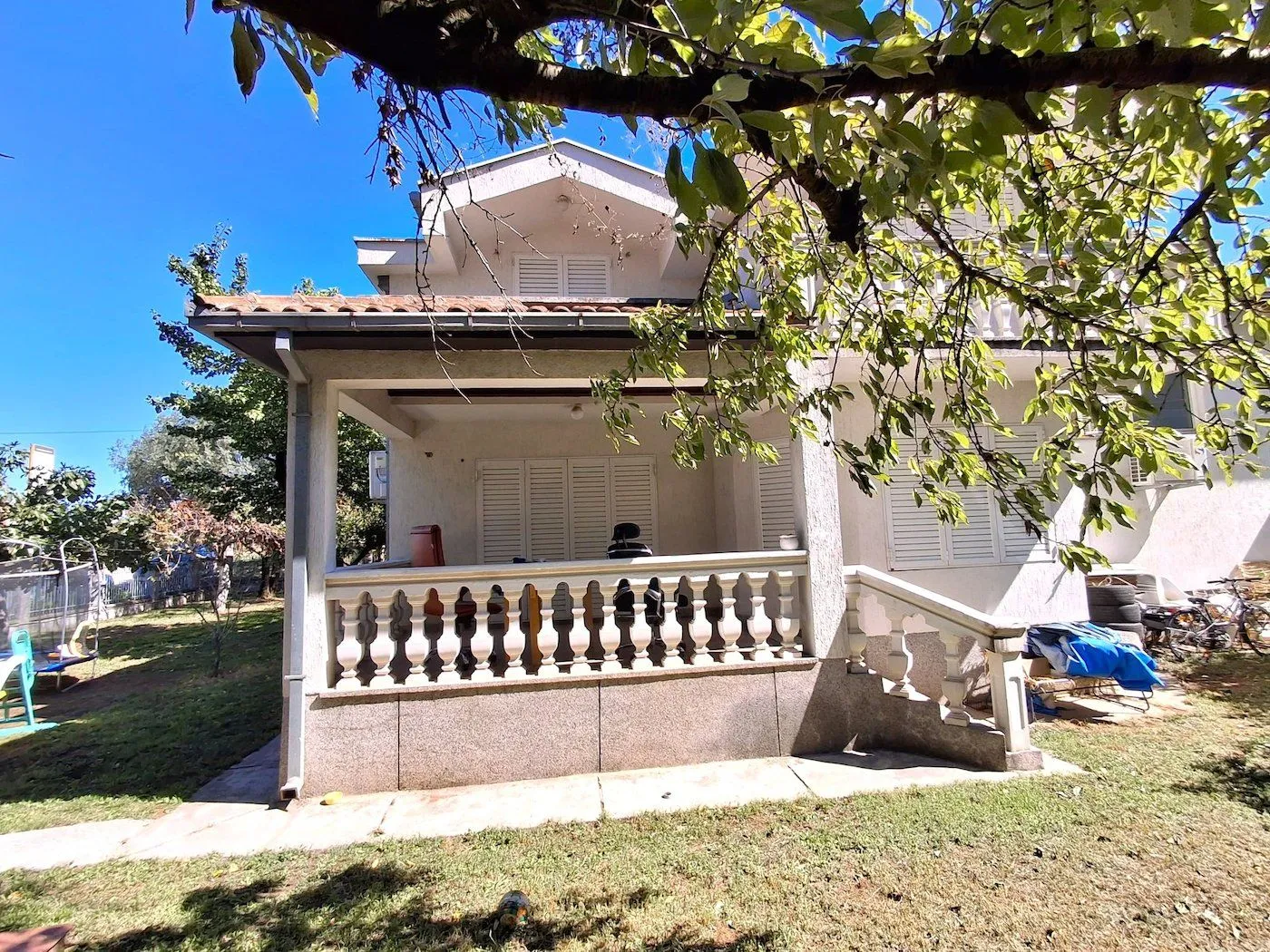 Izdavanje, kuća, 350m², Dahna, Podgorica
