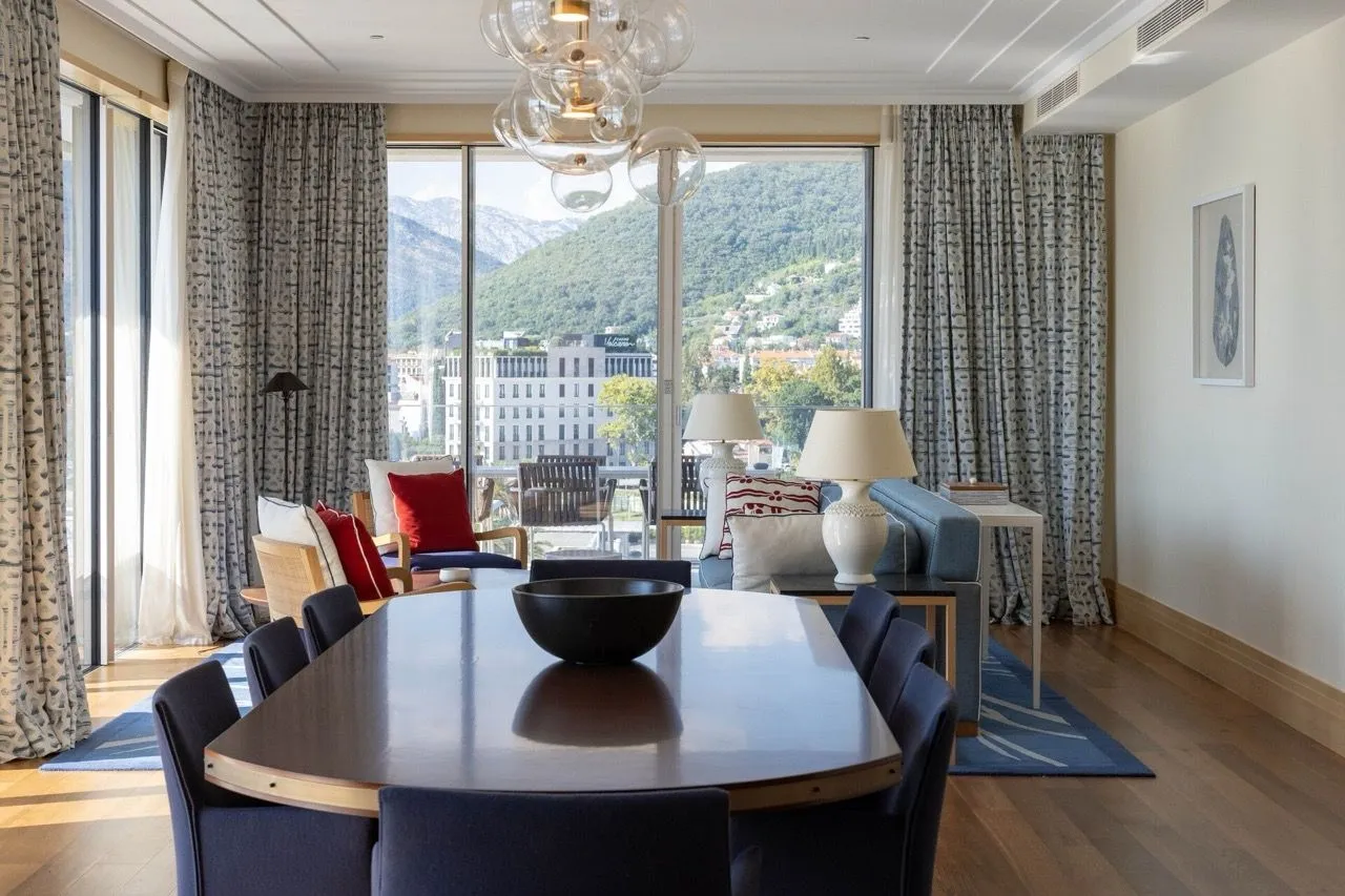 Prodaja, četvorosoban stan, 498m², Tivat, Crna Gora
