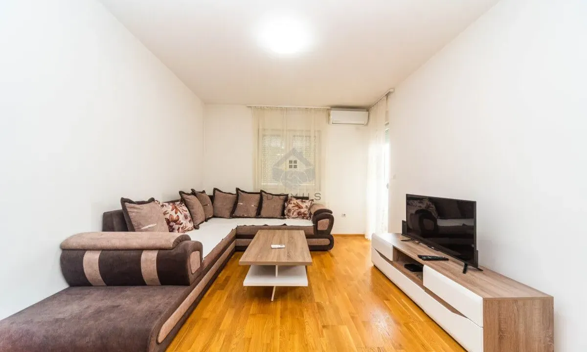 Izdavanje, jednosoban stan, 48m², Stari Aerodrom, Podgorica