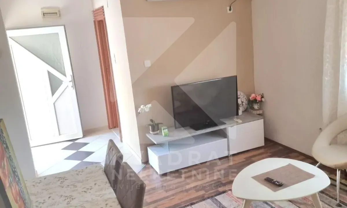 Izdavanje, jednosoban stan, 40m², Zelenika, Podgorica