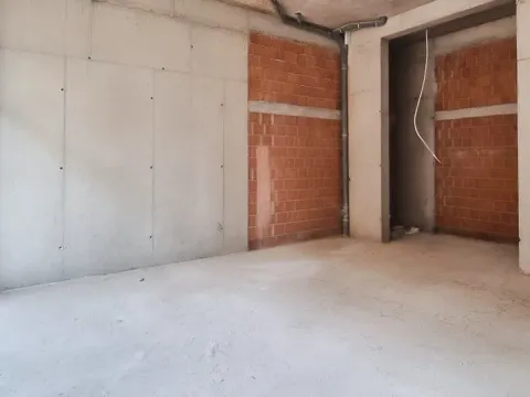 Izdavanje, poslovni prostor, 48m², New City, Podgorica - image 2