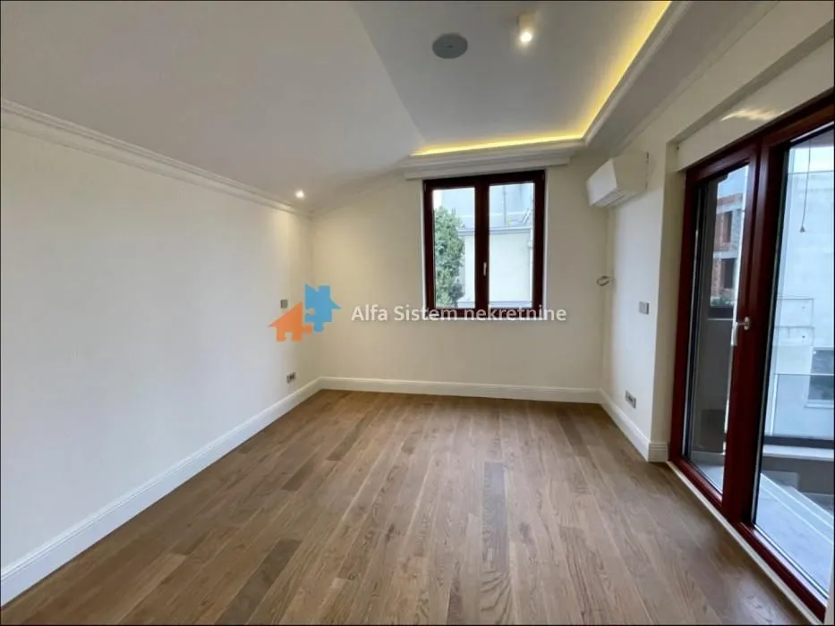 Izdavanje, četvorosoban stan, 174m², Savski Venac, Beograd