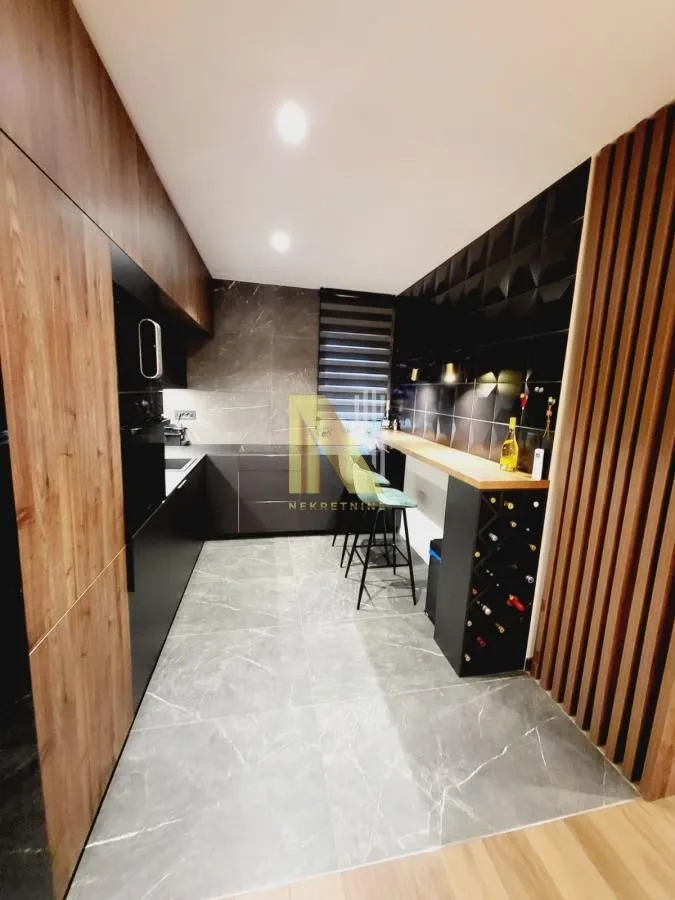 Prodaja, četvorosoban stan, 122m², Grbavica, Novi Sad Sve Podlokacije