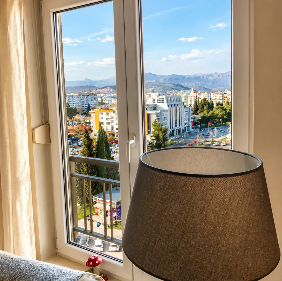 Izdavanje, trosoban stan, 103m², Pobrežje, Podgorica