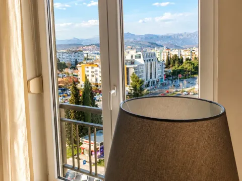 Izdavanje, trosoban stan, 103m², Pobrežje, Podgorica - image 9