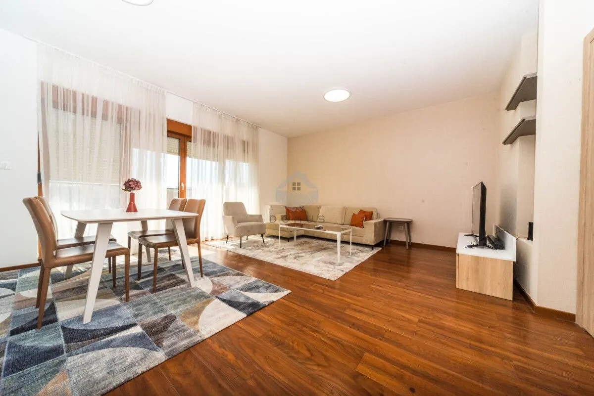 Izdavanje, četvorosoban stan, 130m², Master Kvart, Podgorica