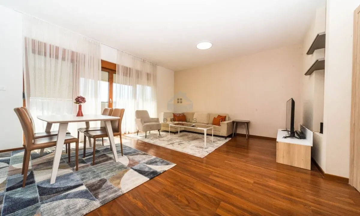 Rent, four bedroom apartment, 130m², Master Kvart, Podgorica