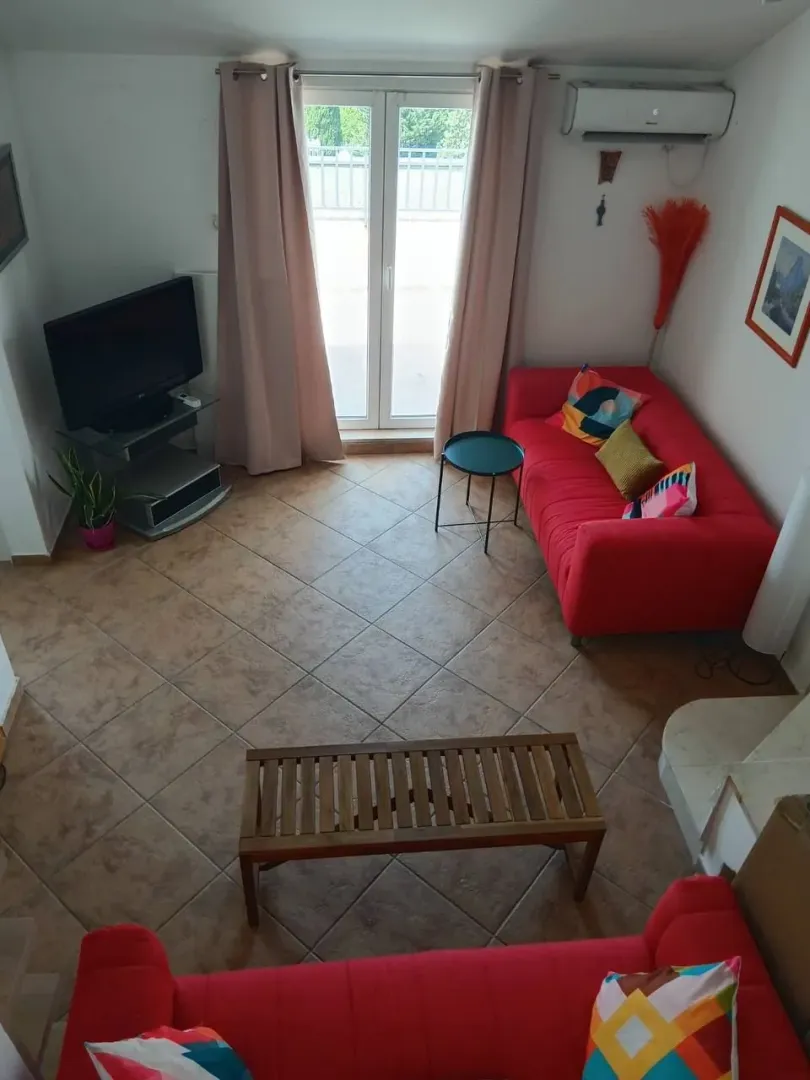 Izdavanje, trosoban stan, 80m², Krivi Most, Podgorica