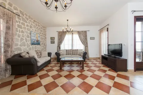 Prodaja, kuća, 235m², Kostanjica, Kotor - image 12