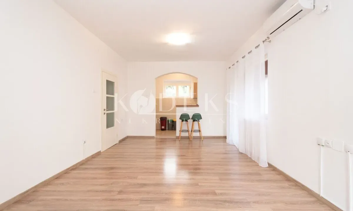 Izdavanje, dvosoban stan, 90m², Gorica C, Podgorica