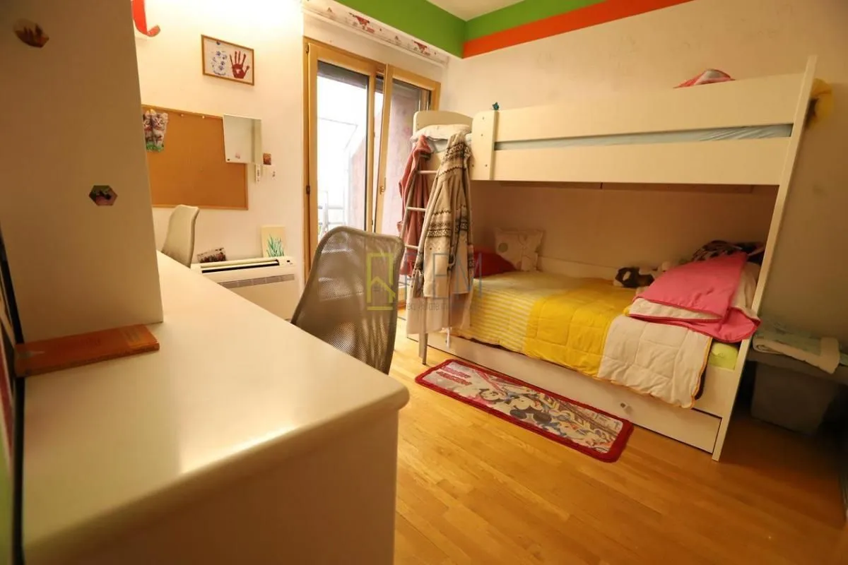 Prodaja, četvorosoban stan, 136m², Centar, Podgorica