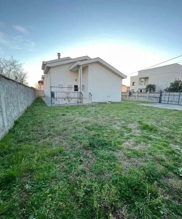 Rent, house, 450m², Zlatica, Podgorica