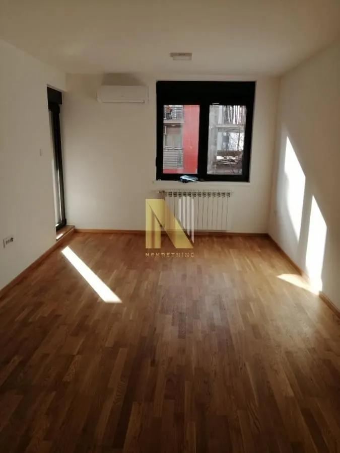 Izdavanje, dvosoban stan, 61m², Socijalno, Novi Sad Sve Podlokacije