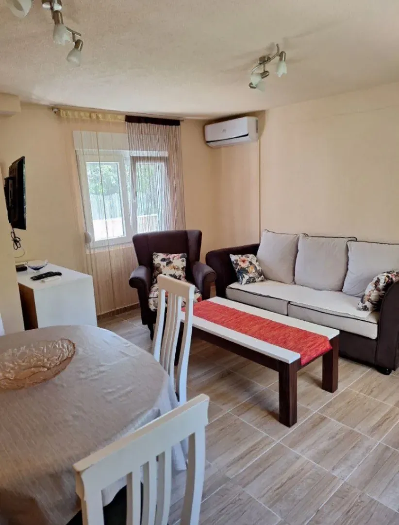 Izdavanje, dvosoban stan, 60m², Seljanovo, Tivat