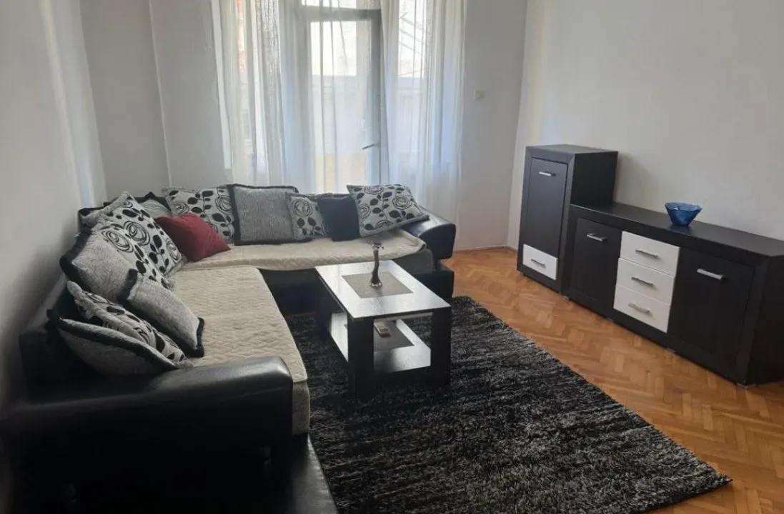 Izdavanje, dvosoban stan, 60m², Centar, Podgorica