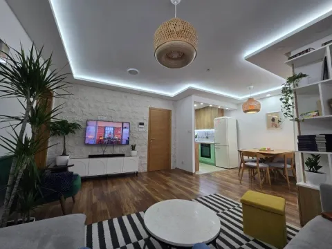 Prodaja, trosoban stan, 89m², Centar, Podgorica - image 1