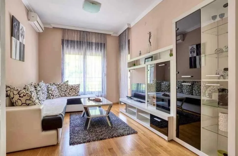 Rent, one bedroom apartment, 55m², Bečići, Budva