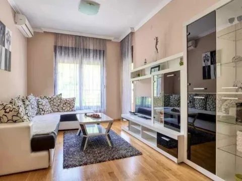 Rent, one bedroom apartment, 55m², Bečići, Budva - image 2