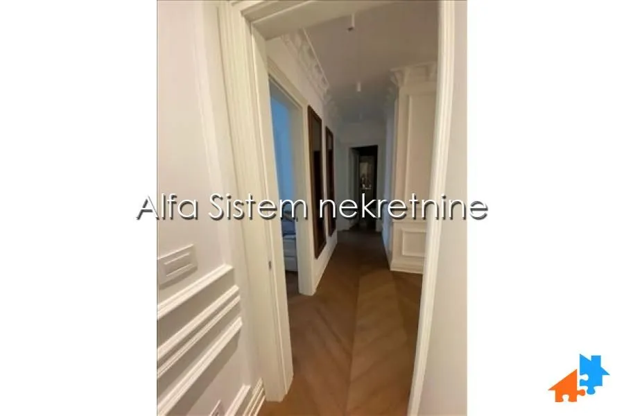 Izdavanje, četvorosoban stan, 140m², Čubura, Beograd