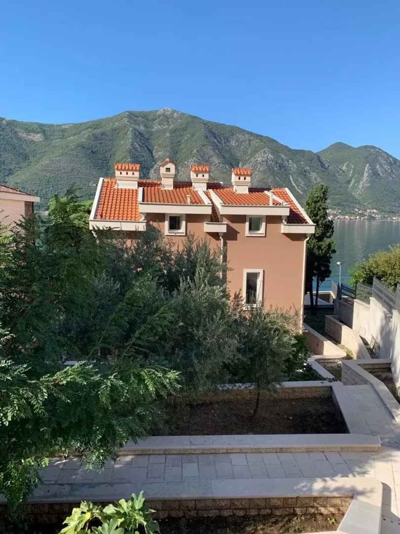 Prodaja, kuća, 500m², Dobrota, Kotor