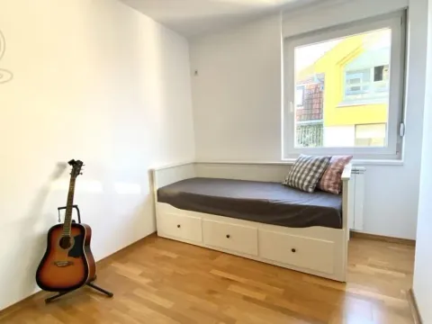 Izdavanje, trosoban stan, 80m², Stari grad, Novi Sad - image 7