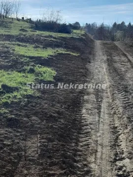 Zemljište sa pristupnim putem i travnatom površinom. - image 3