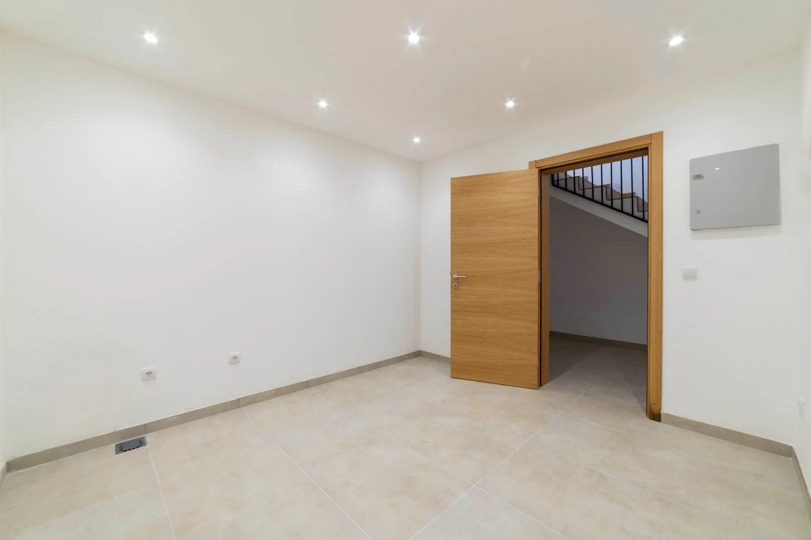 Sale, house, 420m², Blizikuće, Budva
