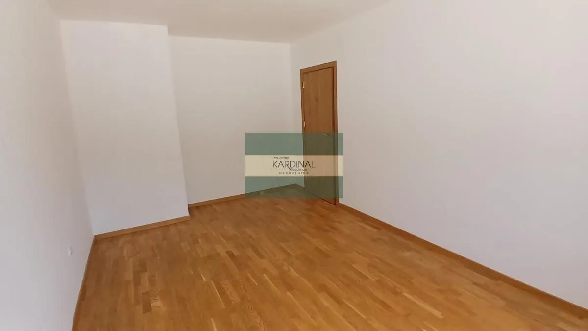 Prodaja, dvosoban stan, 70m², Erdoglija, Kragujevac