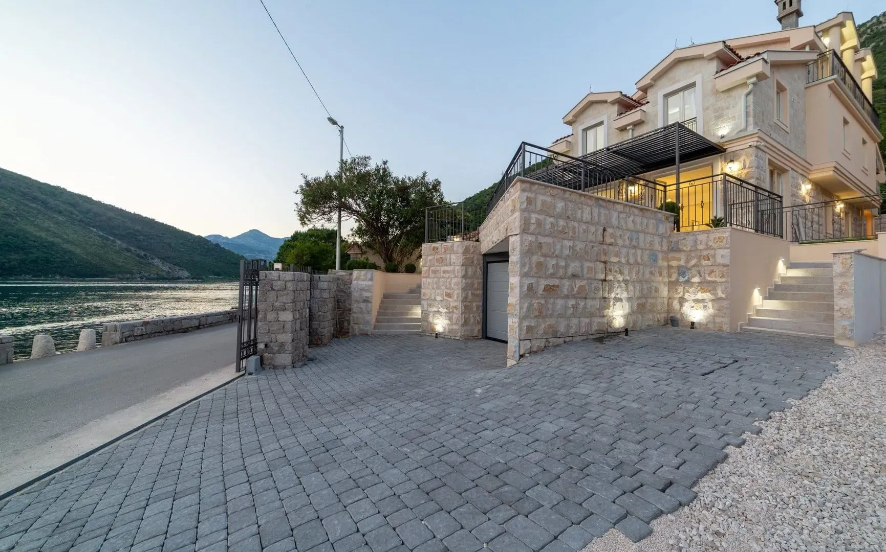 Rent, house, 315m², Tivat, Crna Gora