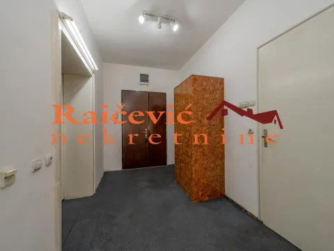 Rent, office space, 40m², Centar, Stara Pazova - image 12